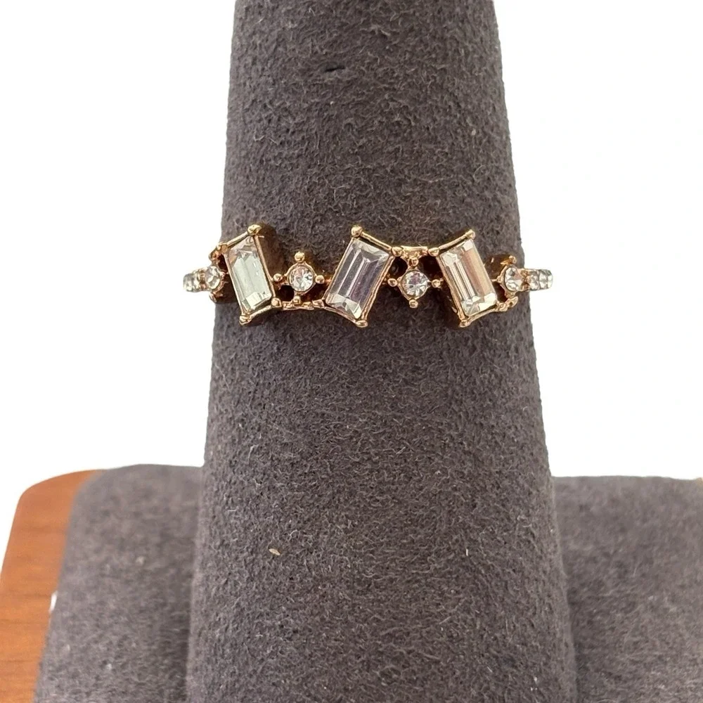 Baguette Band Ring Gold Tone Size 7.25 Icy Clear Rhinestones‎ Dainty Timeless